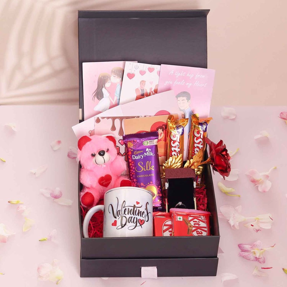 Valentine's Trunk Hamper For Her - Gift For Valentine's Day - Valentine's  Day Hamper For Her - Valentine Gift For Her - Gifts For Girl - Gift For  Wife - VivaGifts